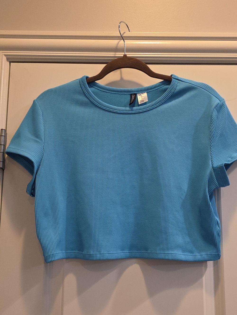 EUC Divided By H&M Light Blue Ribbed Crop Tee